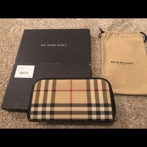 Burberry Zip Clutch/ Wallet - used